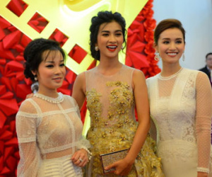 Minh Hằng, Công Lý, Lã Thanh Huyền... trên thảm đỏ Cánh Diều