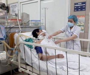 Thêm 2 nạn nhân nguy kịch vì uống rượu có Methanol