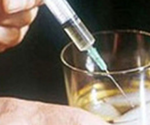 Trinh sát ăn ngủ trên mái nhà để theo dõi băng cướp gây mê