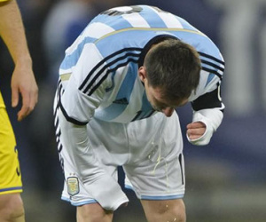 Messi và cuộc chiến “chống nôn mửa”
