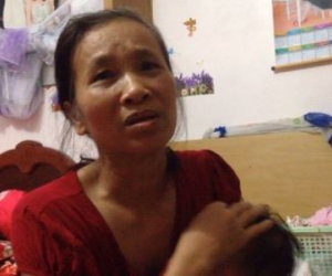 Nhân chứng kể lại giây phút người mẹ ôm con 5 tuổi bị chồng đâm tử vong chạy ra ngoài cầu cứu