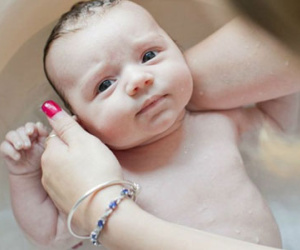 7 cách giúp trẻ sơ sinh thích ứng với thời tiết oi nóng đầu hè