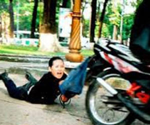 Ba thiếu niên 16 tuổi khống chế, cướp tài sản của đôi tình nhân