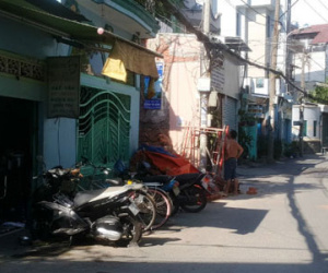 Chồng trẻ dùng rìu chém gục vợ rồi châm lửa tự thiêu