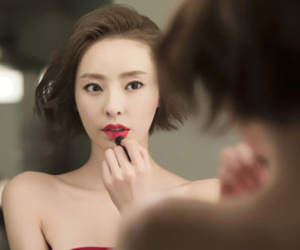 Cô hàng xóm độc thân hay thức khuya khiến chồng tôi ... khó ngủ