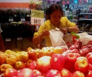 Hoa quả nhập giá "siêu" rẻ, liệu có được ăn hàng thật?