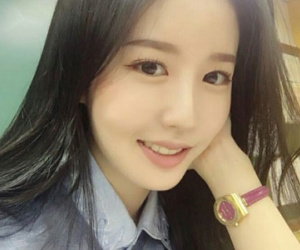 Dân mạng tìm kiếm cô giáo dạy Toán xinh như hot girl