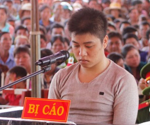 Gần 1.000 người vỗ tay khi tòa tuyên án tên cướp giết vợ, con trưởng ban dân vận