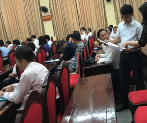 Lãnh đạo Hà Nội yêu cầu điểm danh vì "ngót" cán bộ dự họp