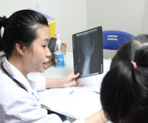Tiêm hóc môn kìm hãm dậy thì sớm ở trẻ, những điều cha mẹ buộc phải biết
