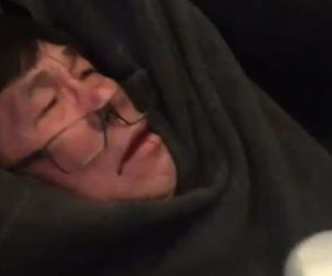 United Airlines xin lỗi sự cố kéo hành khách xuống máy bay