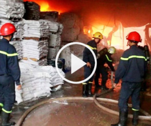 Video: Cháy nổ lớn tại nhà xưởng sản xuất sơn