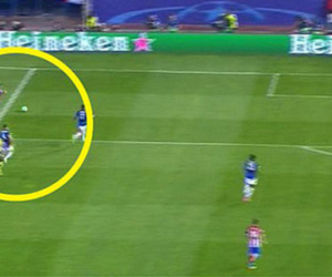 Graham Poll chỉ trích quả phạt đền tưởng tượng dành cho Atletico