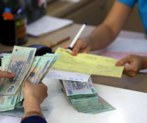 Ngân hàng "đau khổ" đi đòi nợ