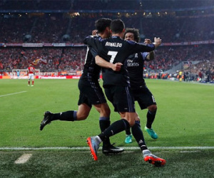 Sút tung lưới Neuer, CR7 chấm dứt kỷ lục tệ nhất sự nghiệp