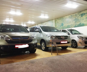 Dân buôn xe cũ "toát mồ hôi" trong cuộc chiến giảm giá xe mới