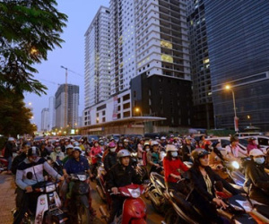 "Dân Hà Nội bất hạnh vì tan ca không dám về nhà"