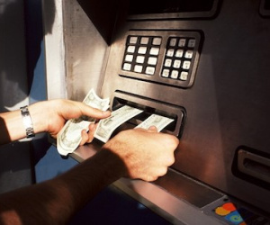 Hack ATM bằng máy khoan cầm tay và dụng cụ giá 15 USD