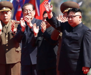 Kim Jong-un mời báo Mỹ xem thứ mạnh như "100 bom hạt nhân"