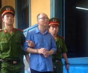 Nhân viên ngân hàng trộm 20 tỷ của cơ quan chơi đá gà