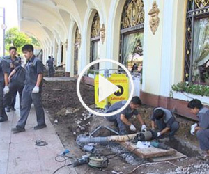 Video: Vỉa hè phố đi bộ Nguyễn Huệ thành "công trường" thu nhỏ