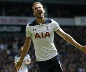 Harry Kane tỏa sáng, Tottenham còn cách Chelsea bốn điểm