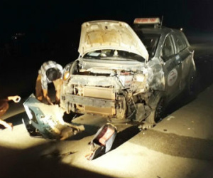Taxi nát đầu sau va chạm xe máy, một người chết
