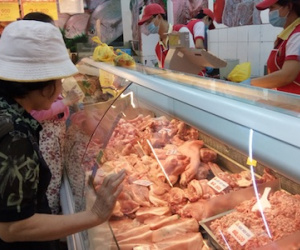 Thịt lợn ngoại nhập 27.000 đồng/kg, nỗi "kinh hoàng" của người chăn nuôi Việt