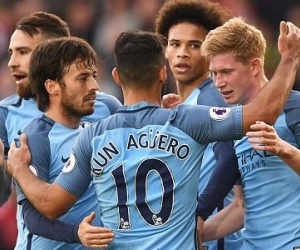 Trọng tài mờ mắt, Man City vẫn thắng to để trở lại top 3