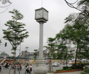 Cột đồng hồ kỷ niệm 1.000 năm Thăng Long ngừng hoạt động
