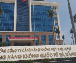 Kỷ luật đội trưởng an ninh sân bay lấy tài sản của khách