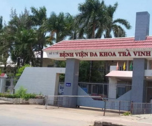 Nghi án nguyên bảo vệ chạy xe hơi vào bệnh viện tự thiêu