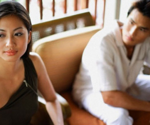 Ngượng chín mặt vì tật xấu "dị" của chồng!