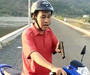 Phó phòng rút súng nhựa doạ dân bị phạt 7,5 triệu đồng