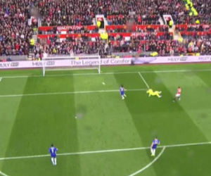 Trọng tài sai lầm khi công nhận bàn mở tỷ số của Man Utd