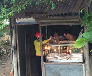 Nhìn túp lều lụp xụp thế này chẳng ai nghĩ đây là cửa hàng bán vàng