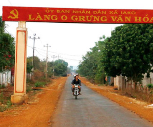 Tức giận, chồng phóng dao vào ngực vợ tử vong