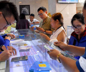 Vàng, xăng dầu… chao đảo!