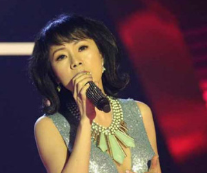 Vợ cũ ca sĩ Duy Quang bị dọa tát nếu hát dở