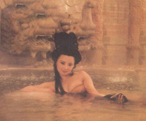 Dân mạng Trung Quốc bất ngờ xôn xao vì một cảnh "tắm tiên" từ 25 năm trước