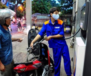 Giá xăng ngày mai có thể tăng mạnh tới 800 đồng/lít