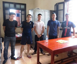 Khởi tố vụ bắn vào taxi khiến hai người bị thương