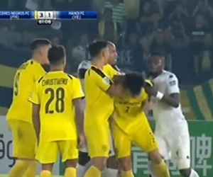 Samson đấm thẳng mặt đối thủ, Hà Nội FC thua "sấp mặt" tại AFC Cup