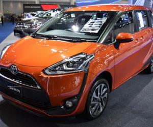 Toyota Sienta: "Innova thu nhỏ" giá 494 triệu đồng