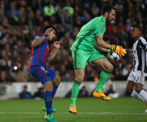 Buffon ngạc nhiên khi Juve giữ sạch lưới trước Barca