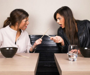 Giặc bên Ngô không bằng bà cô bên chồng