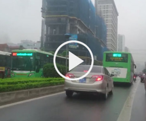 Video: Nhiều xe biển xanh ngang nhiên đi vào đường xe buýt nhanh BRT
