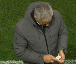 MU cách vé dự C1 3 trận: Nhờ “giấy thần” của Mourinho?