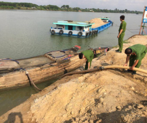 Nổ súng bắt cát tặc trên sông Đồng Nai