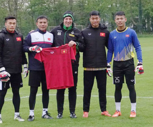 HLV U23 M’gladbach chỉ ra điểm yếu của thủ môn U20 Việt Nam